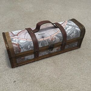Map box with handle